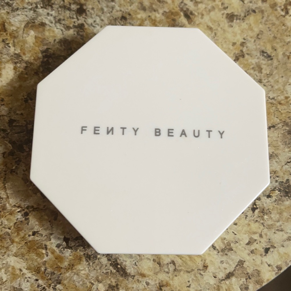 FENTY BEAUTY Highlighter
